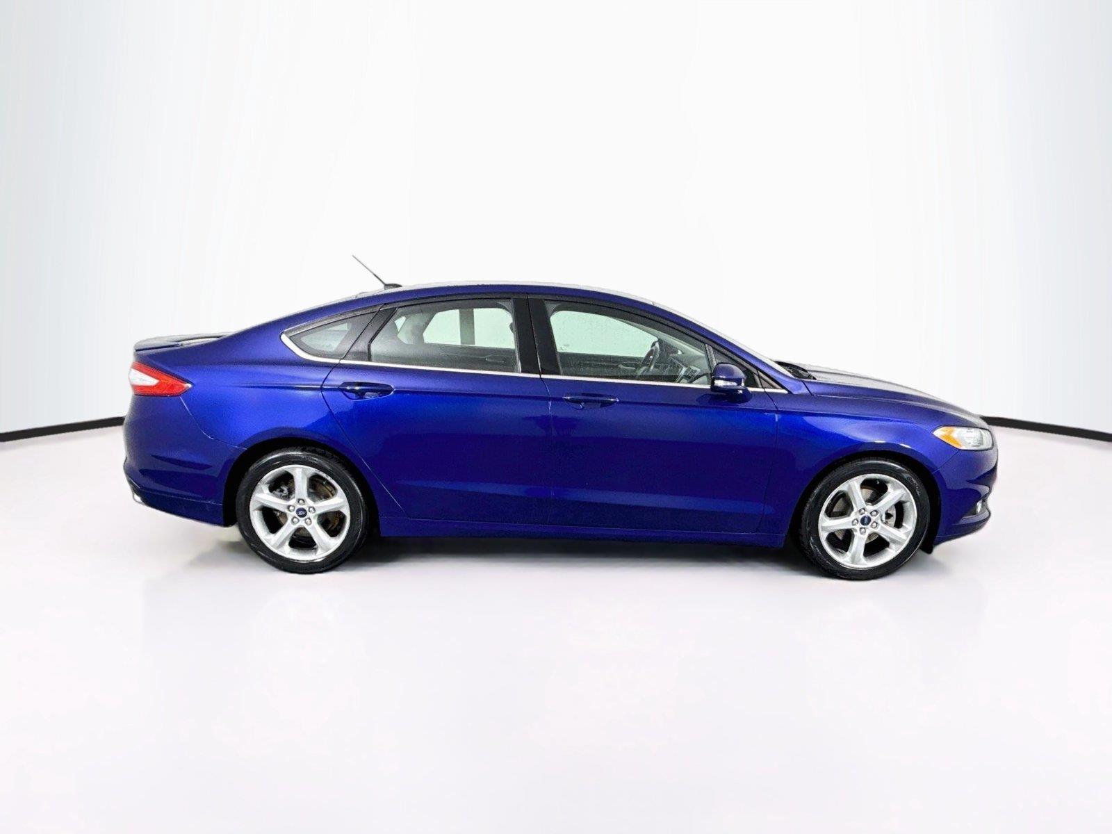 2016 Ford Fusion SE photo 9