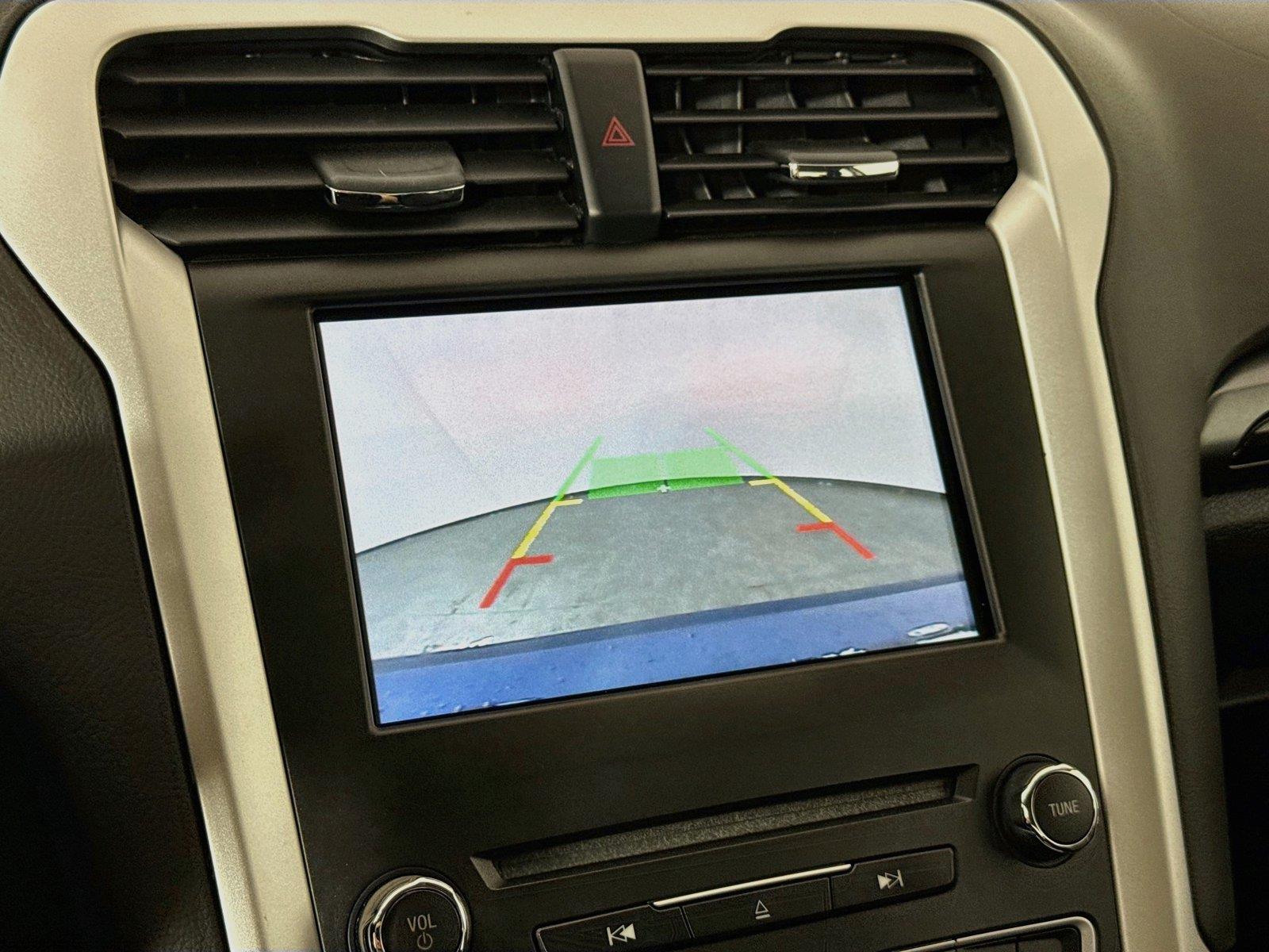 2016 Ford Fusion SE photo 21