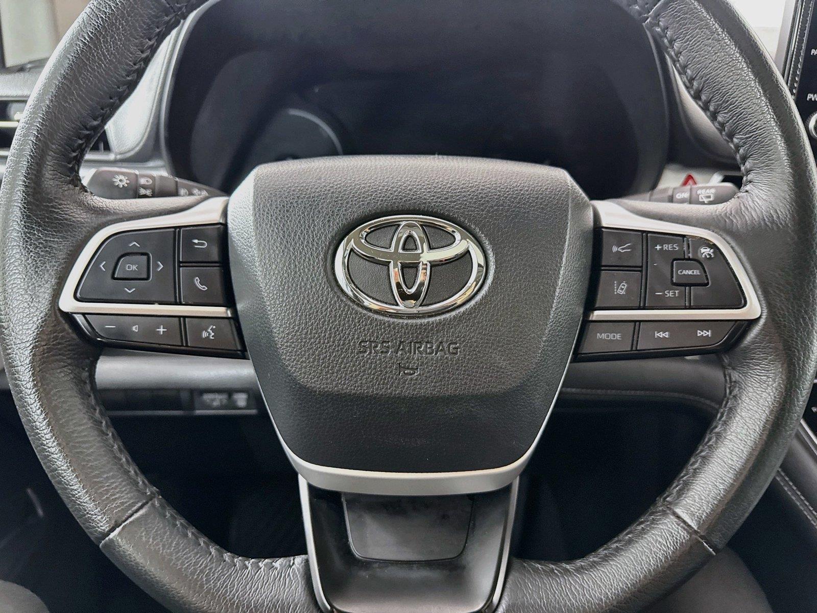 2025 Toyota Sienna XLE 8-Passenger photo 16