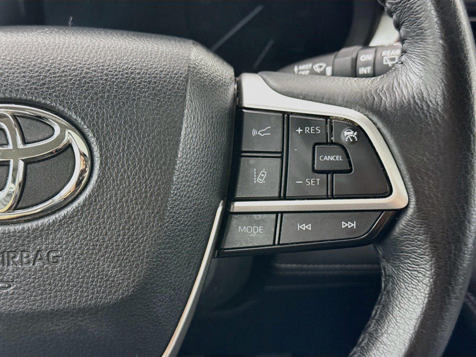 2025 Toyota Sienna XLE 8-Passenger photo 19