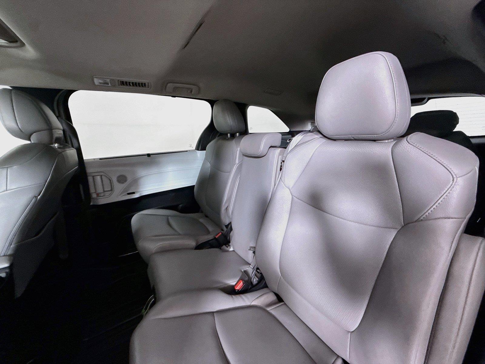 2025 Toyota Sienna XLE 8-Passenger photo 30