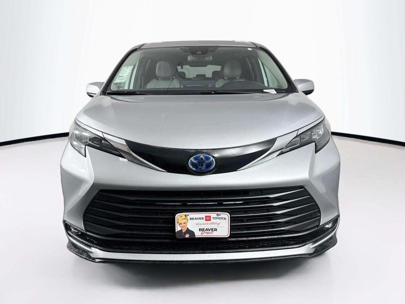 2025 Toyota Sienna XLE 8-Passenger photo 8