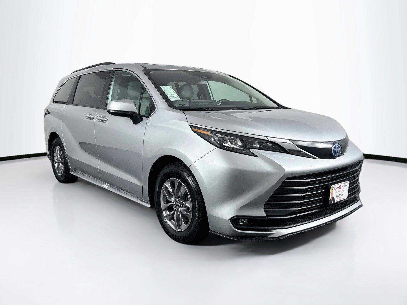 2025 Toyota Sienna XLE 8-Passenger photo 9