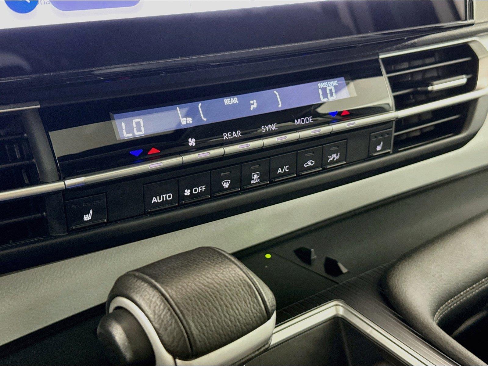 2025 Toyota Sienna XLE 8-Passenger photo 26