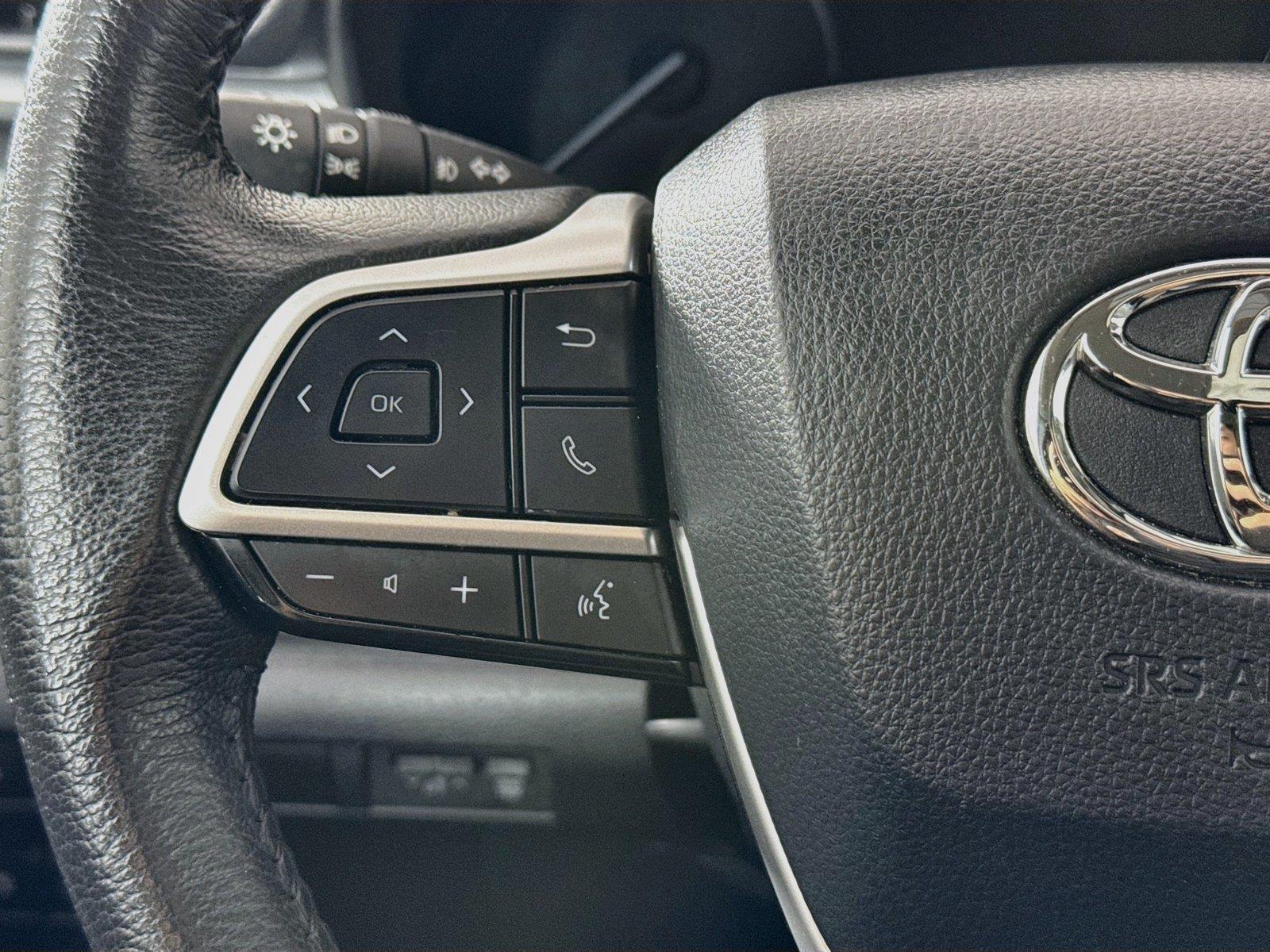 2025 Toyota Sienna XLE 8-Passenger photo 17