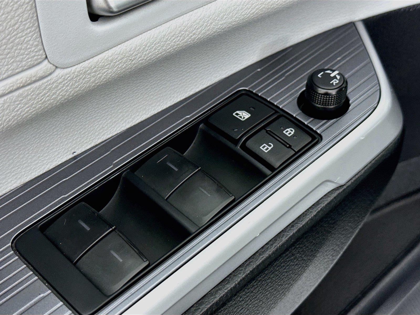 2025 Toyota Sienna XLE 8-Passenger photo 28
