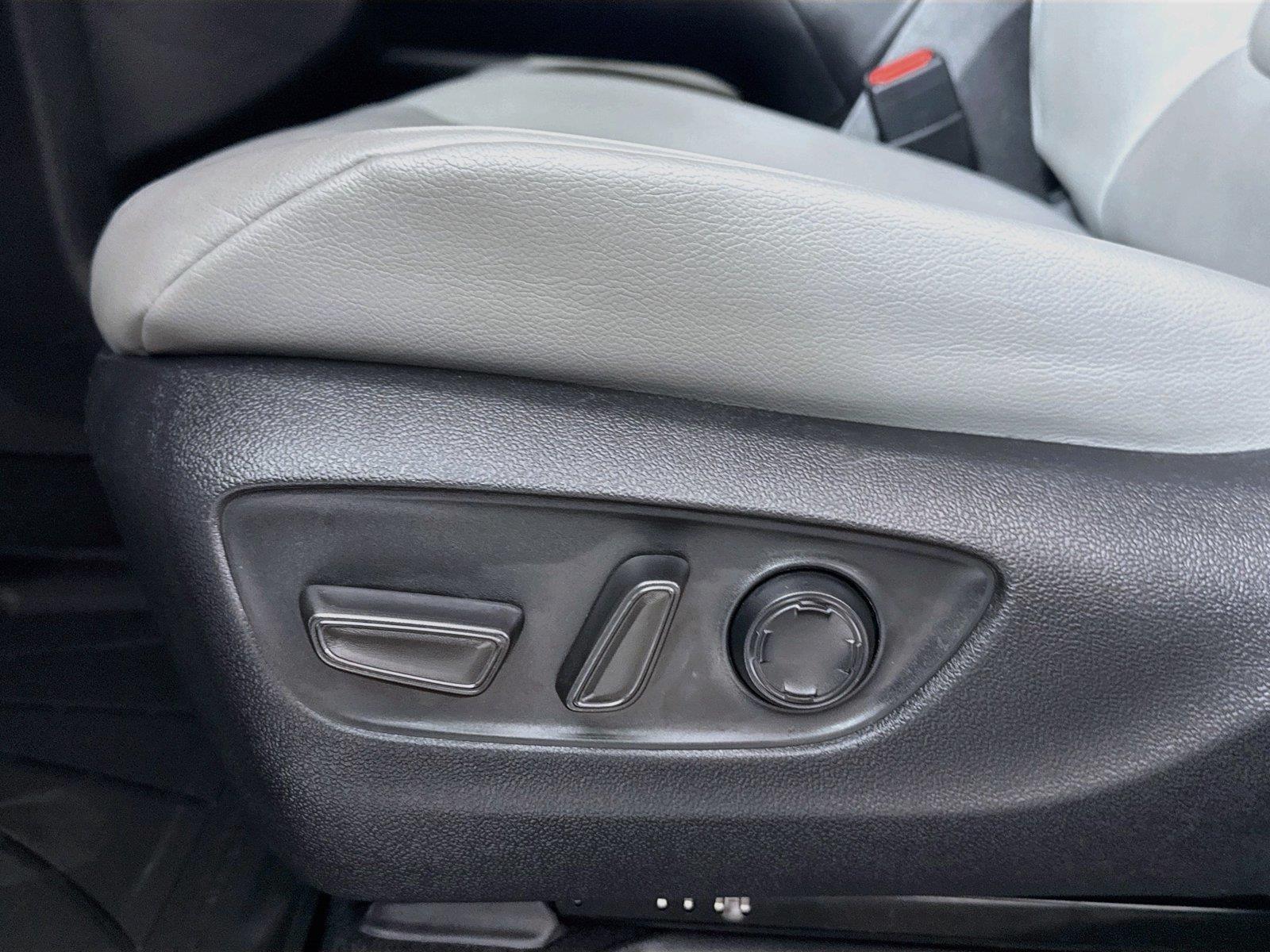 2025 Toyota Sienna XLE 8-Passenger photo 29