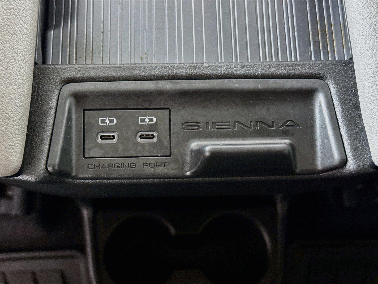 2025 Toyota Sienna XLE 8-Passenger photo 36