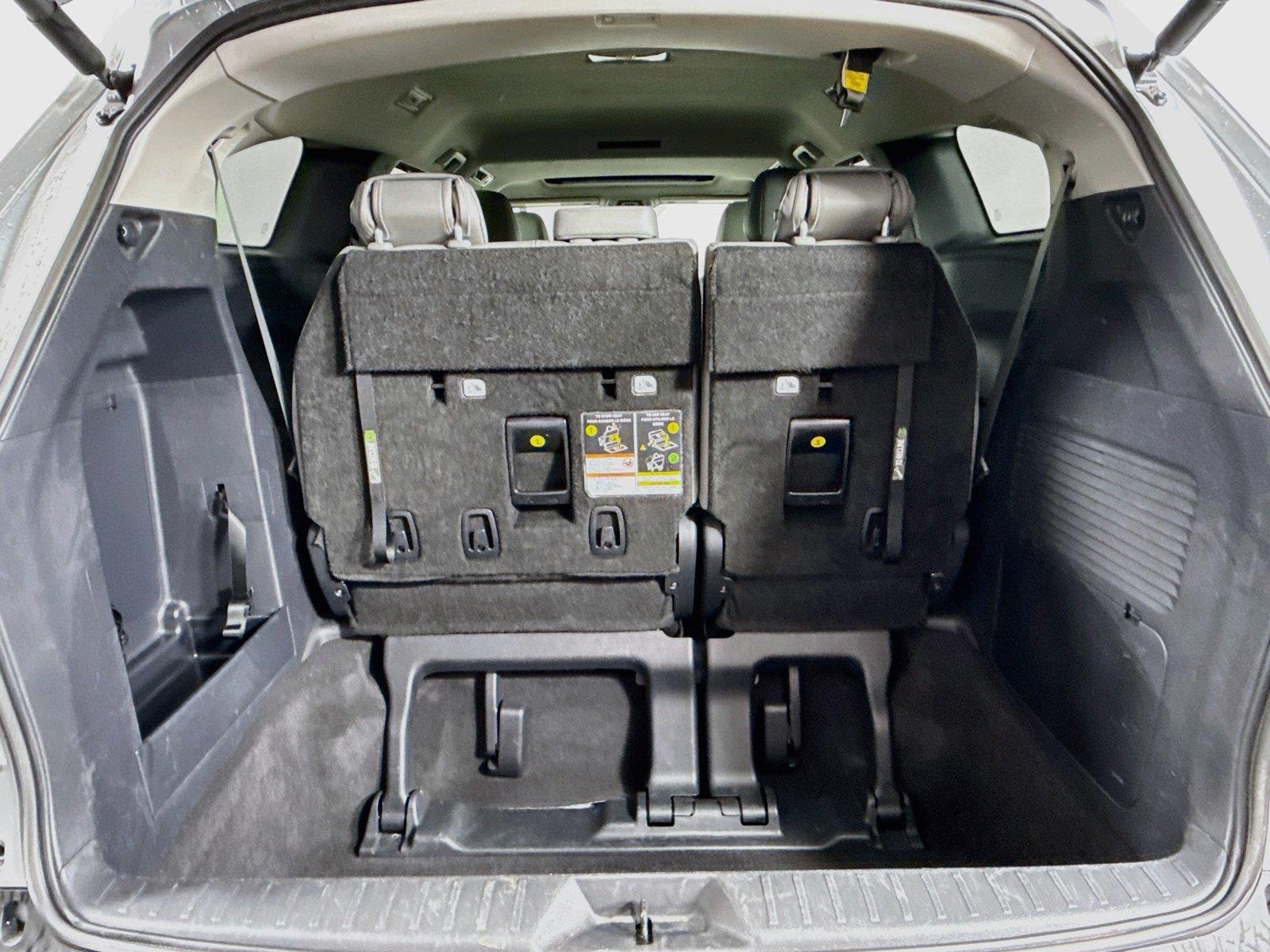 2025 Toyota Sienna XLE 8-Passenger photo 37