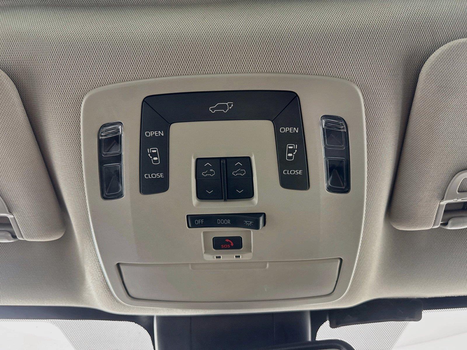 2025 Toyota Sienna XLE 8-Passenger photo 23