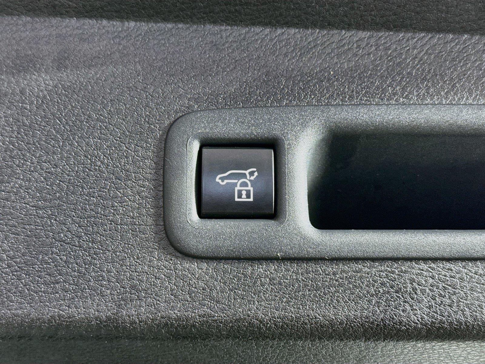 2025 Toyota Sienna XLE 8-Passenger photo 38