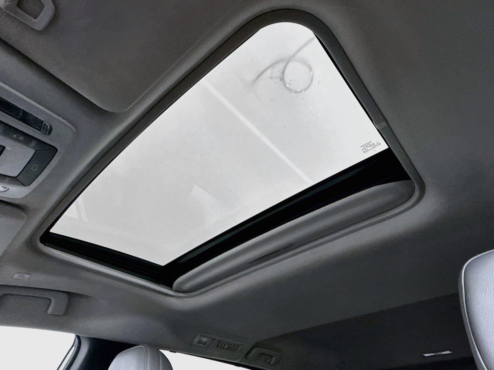 2025 Toyota Sienna XLE 8-Passenger photo 5