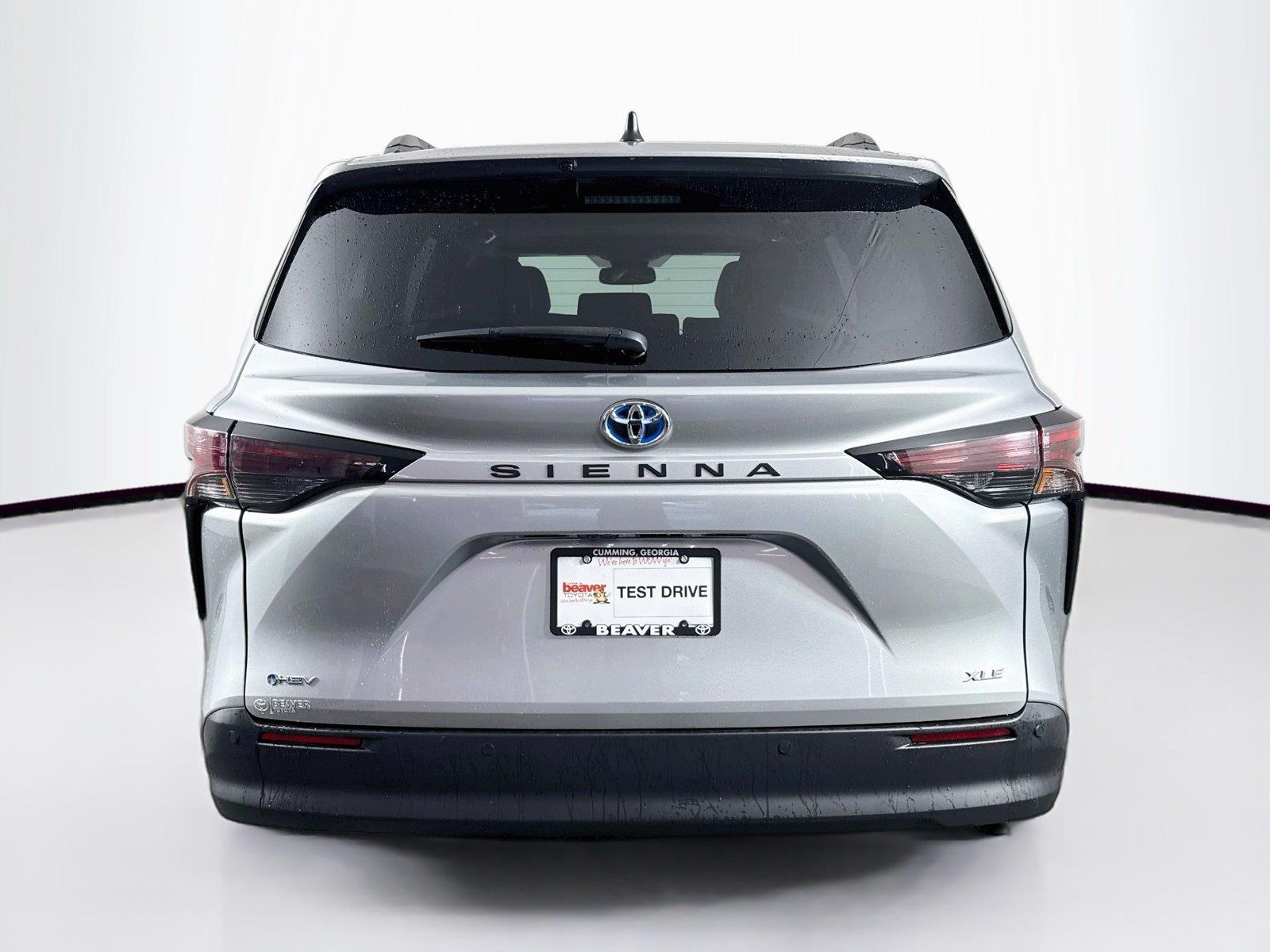 2025 Toyota Sienna XLE 8-Passenger photo 11
