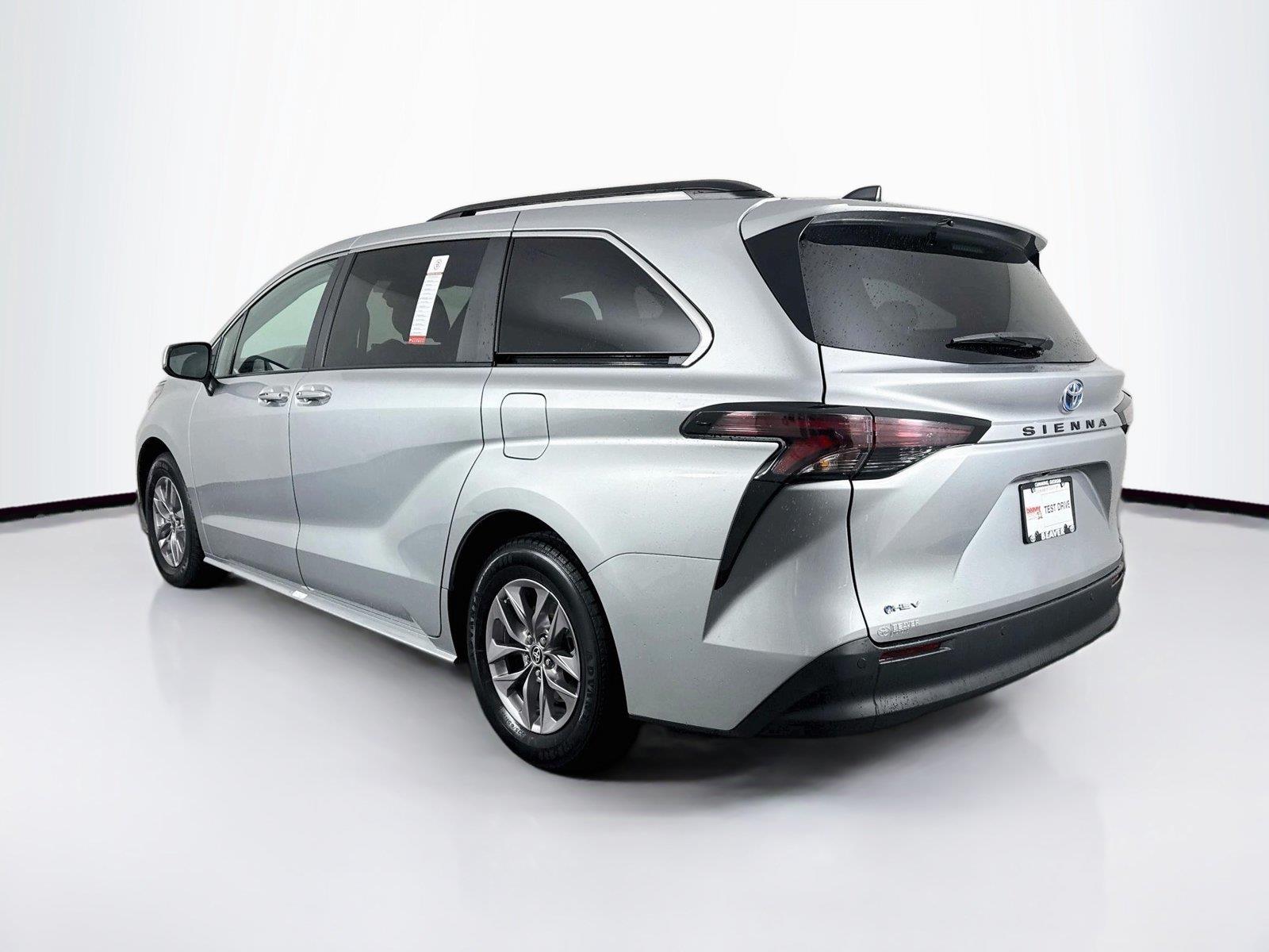 2025 Toyota Sienna XLE 8-Passenger photo 12