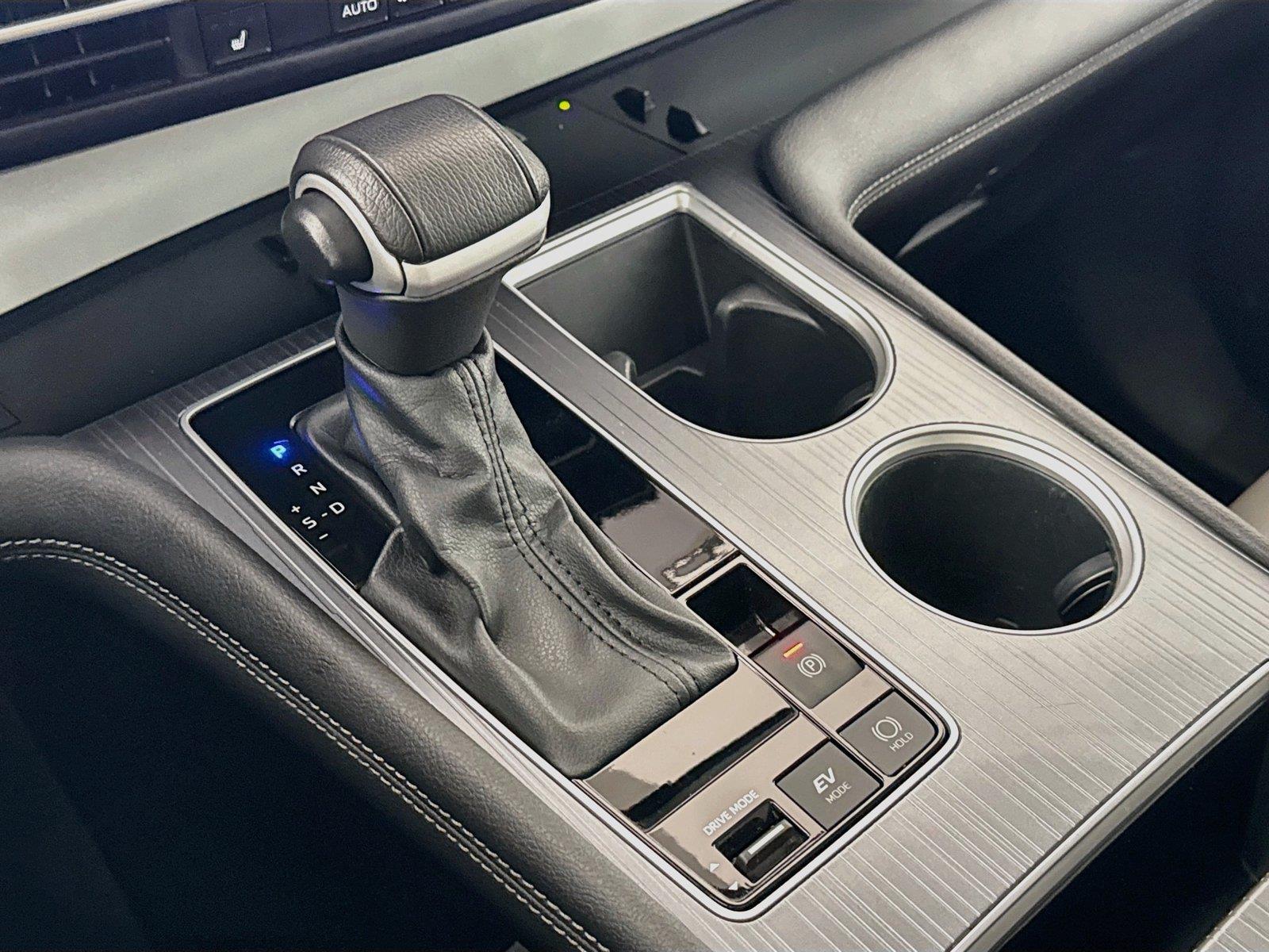 2025 Toyota Sienna XLE 8-Passenger photo 27