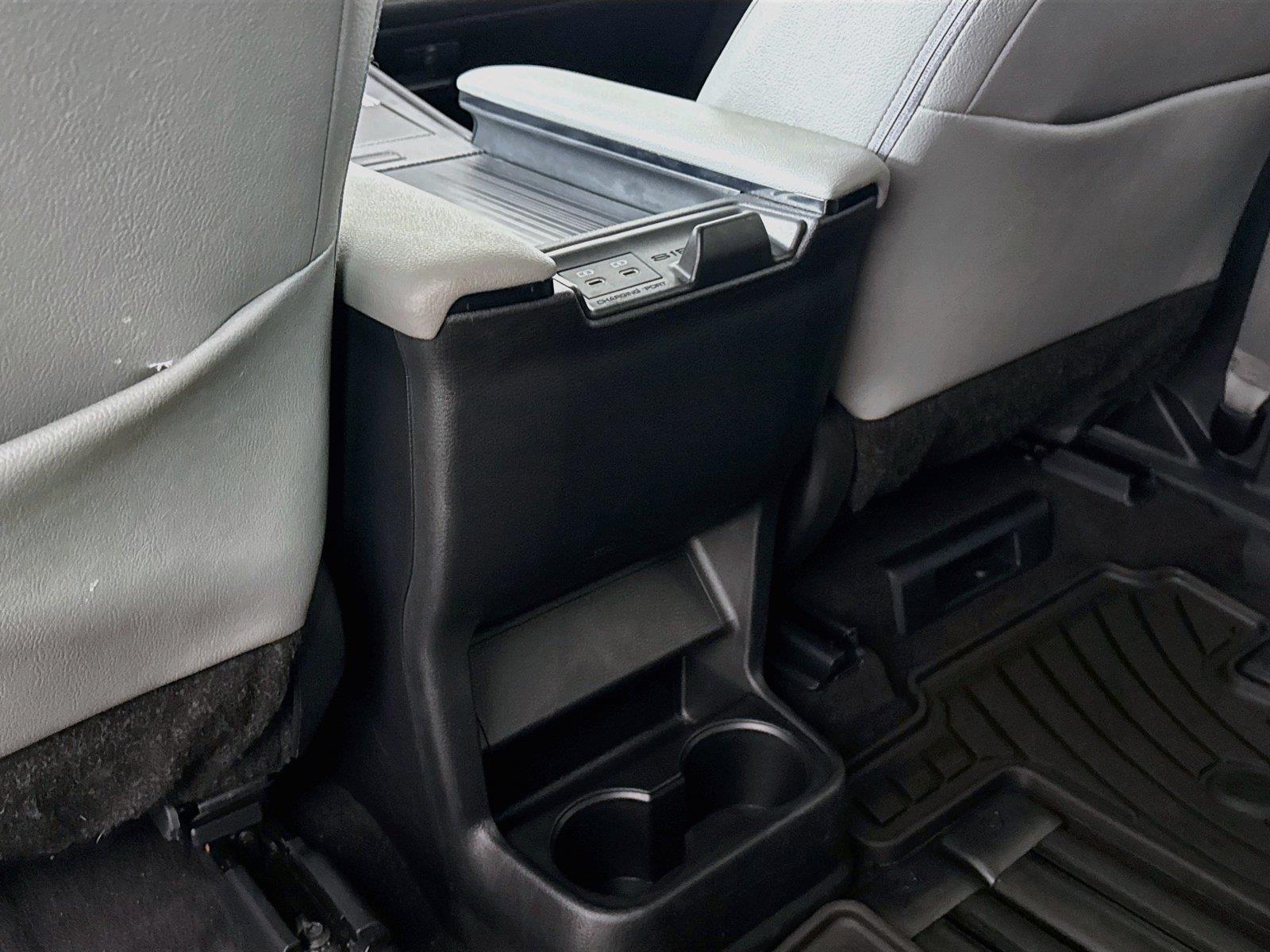 2025 Toyota Sienna XLE 8-Passenger photo 35