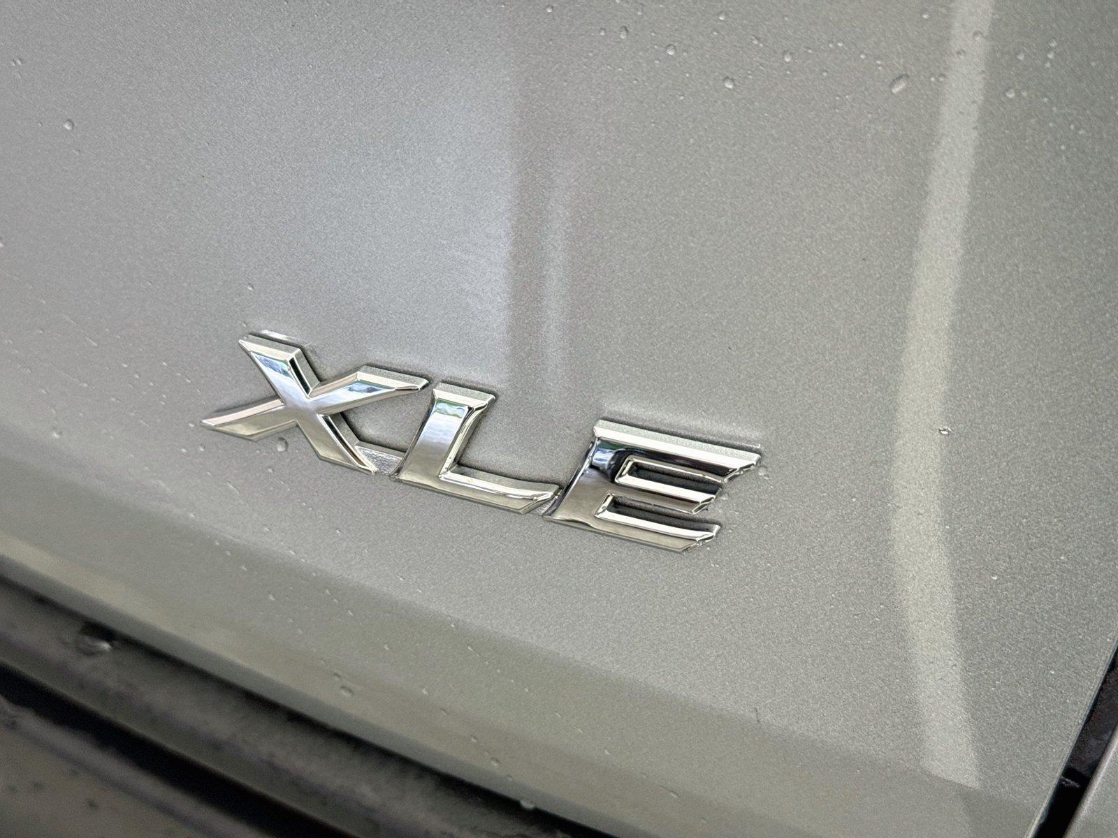 2025 Toyota Sienna XLE 8-Passenger photo 14