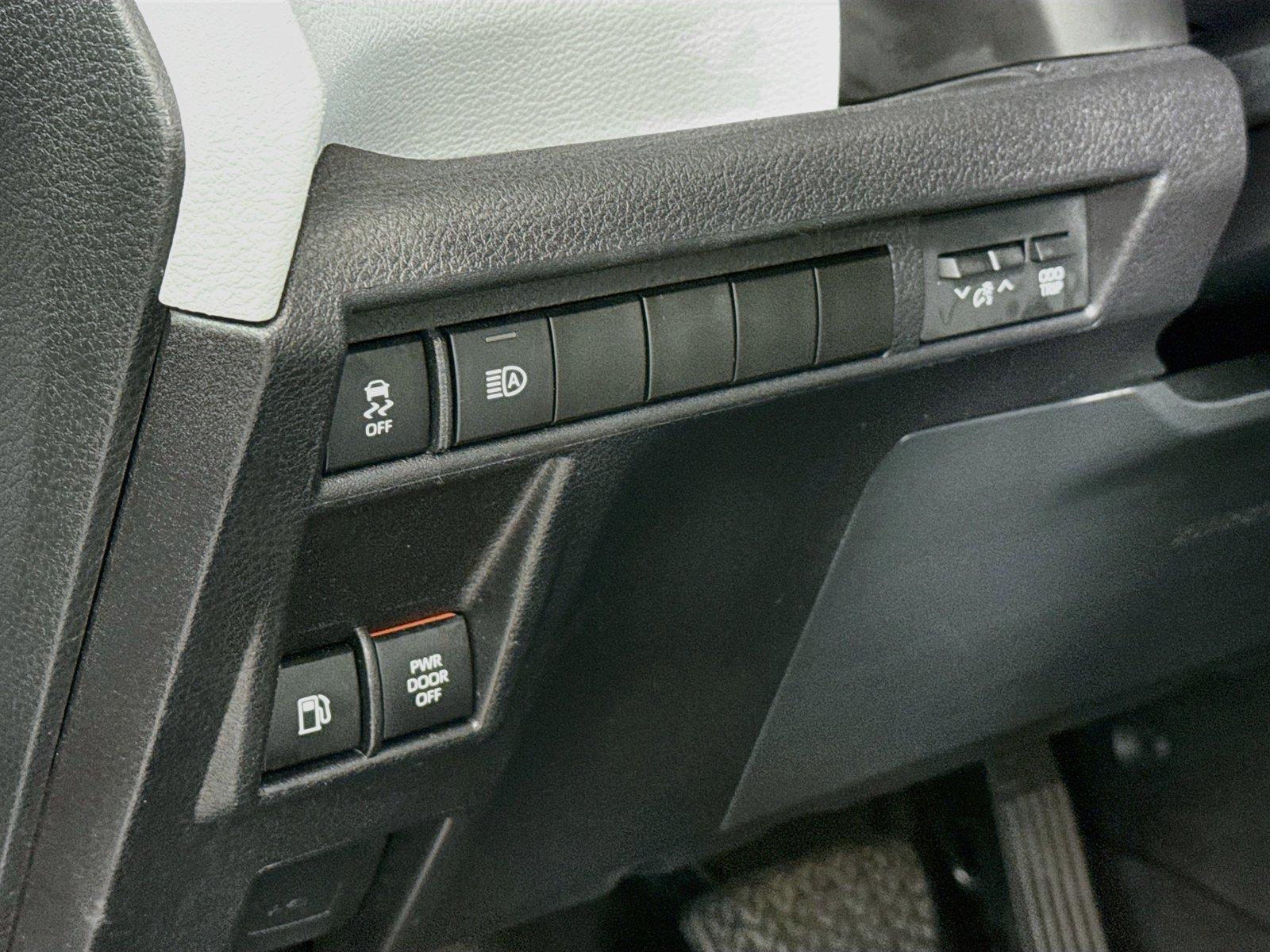 2025 Toyota Sienna XLE 8-Passenger photo 15