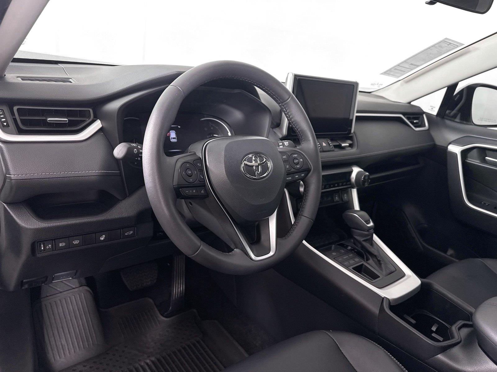 2024 Toyota RAV4 XLE Premium photo 3