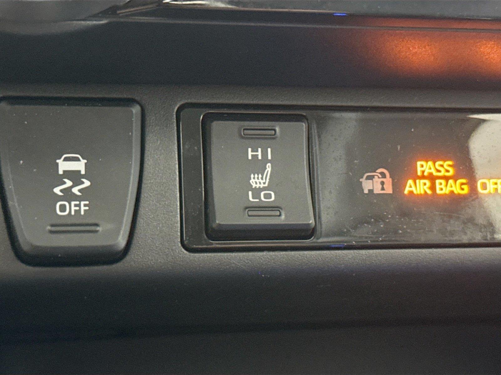 2024 Toyota RAV4 XLE Premium photo 7
