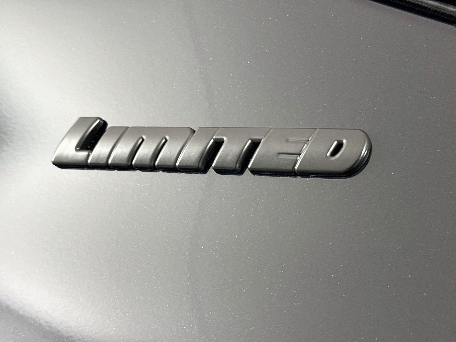 2025 Toyota Tundra Limited Hybrid photo 14