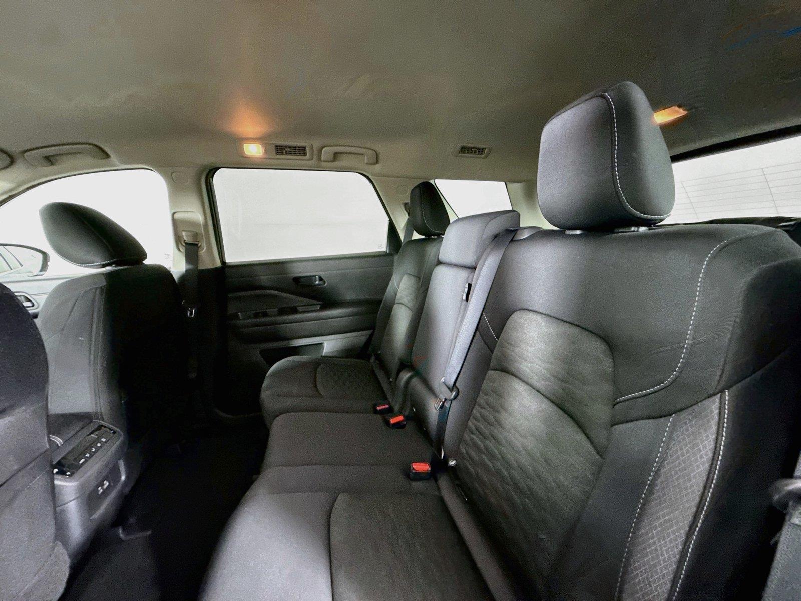 2024 Nissan Pathfinder SV photo 27