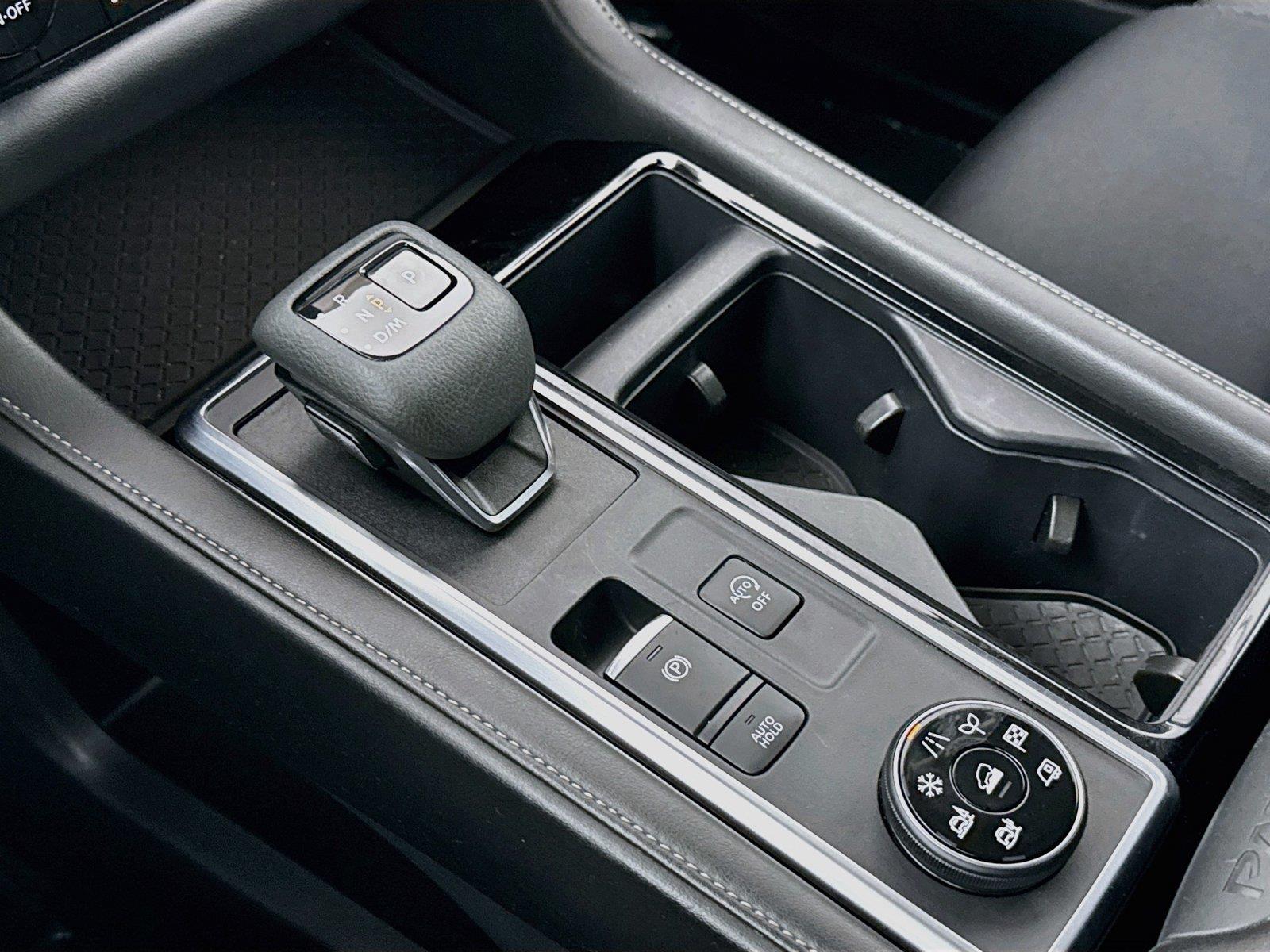 2024 Nissan Pathfinder SV photo 24
