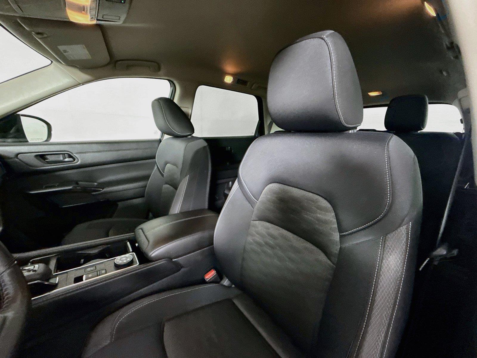 2024 Nissan Pathfinder SV photo 2