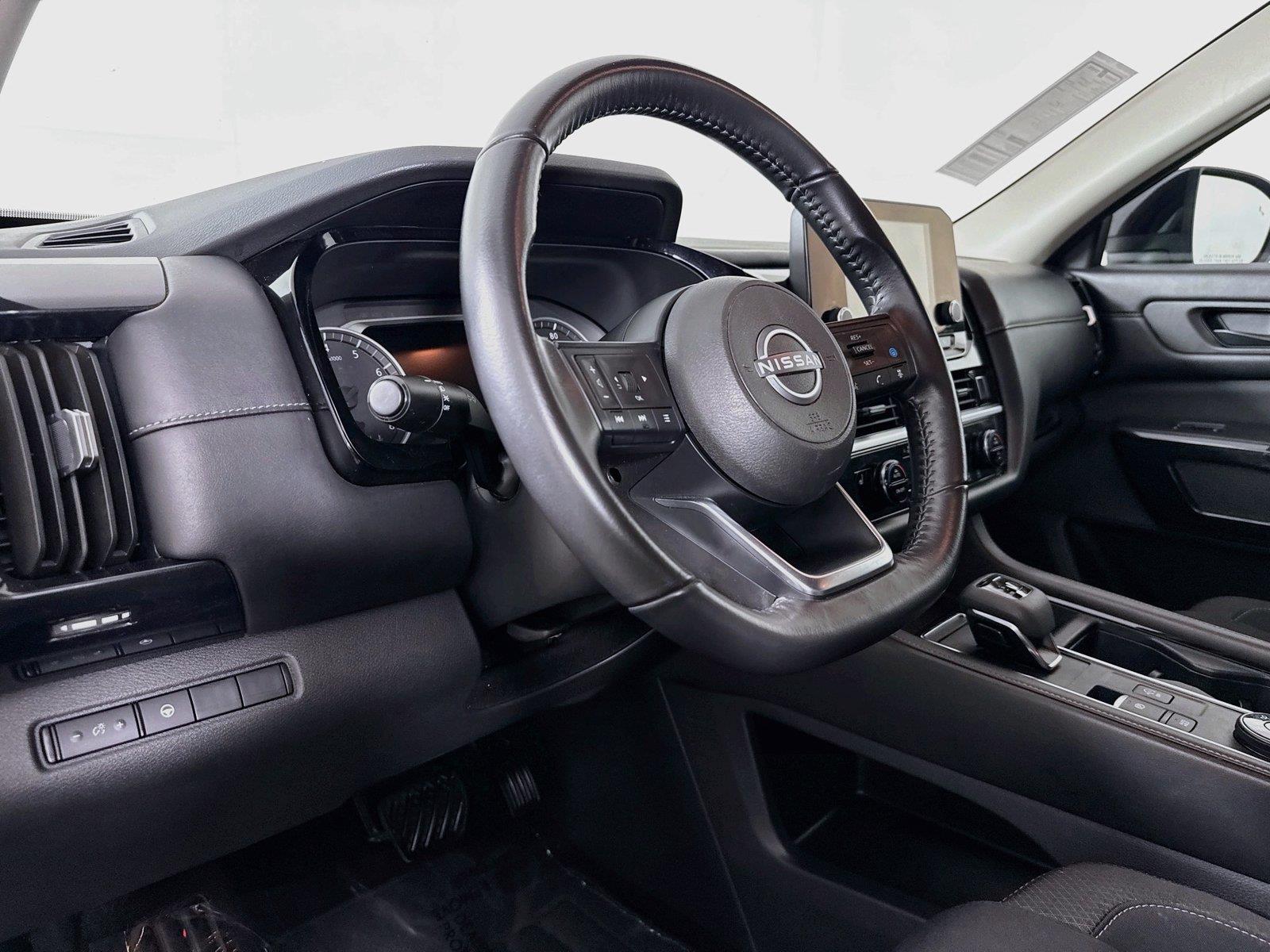 2024 Nissan Pathfinder SV photo 3