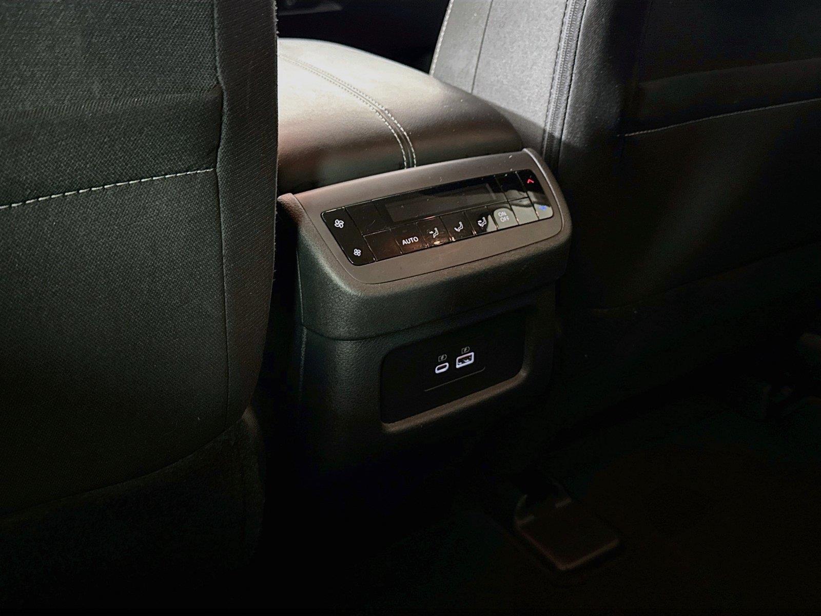 2024 Nissan Pathfinder SV photo 31