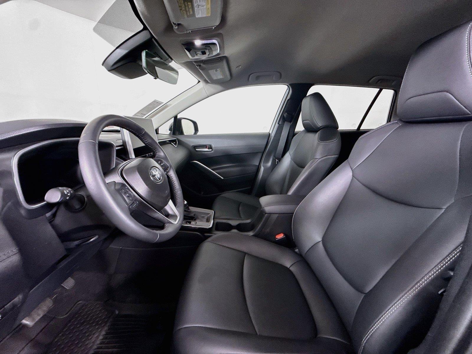2026 Toyota Corolla Cross XLE photo 2