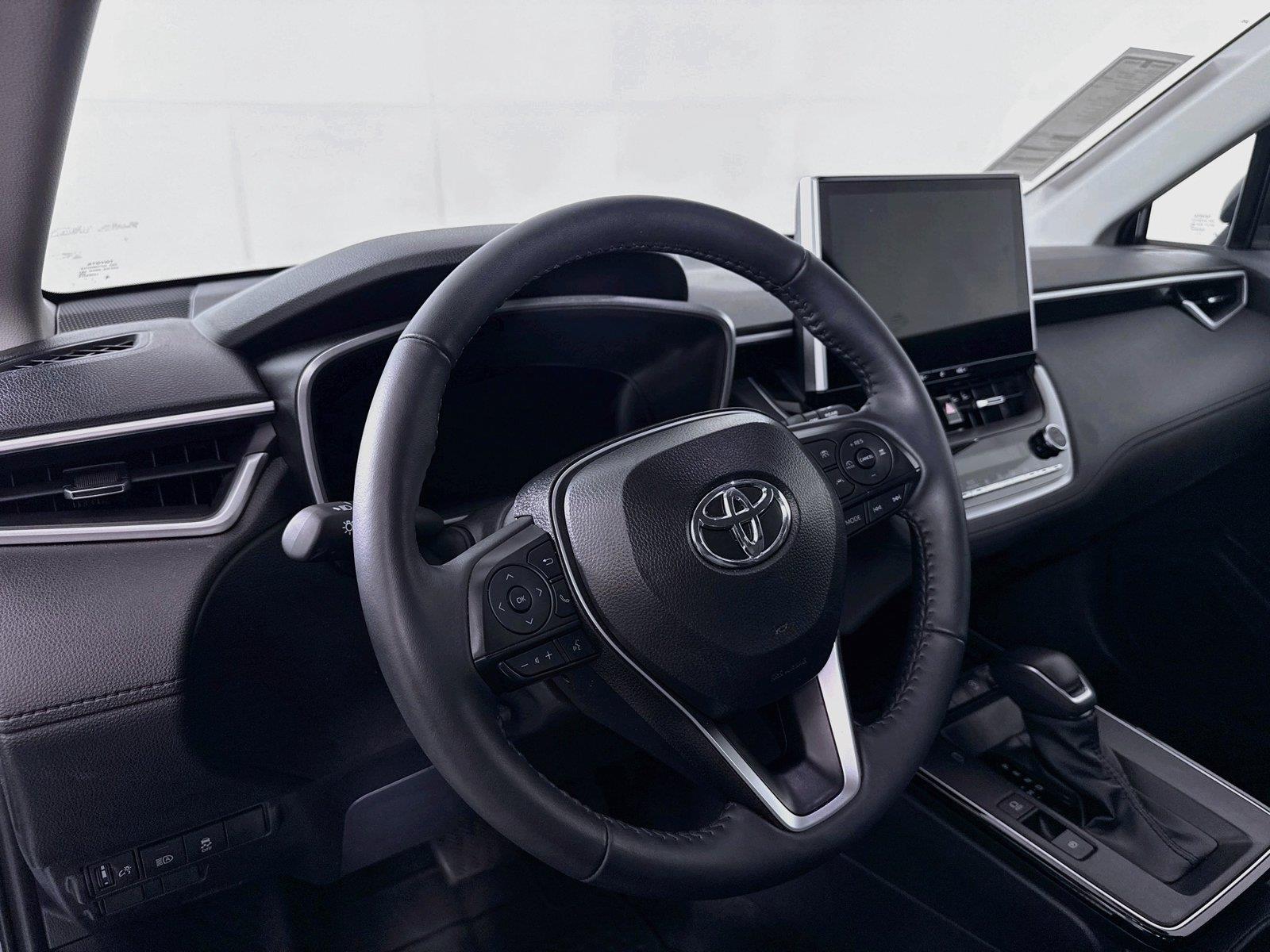 2026 Toyota Corolla Cross XLE photo 3