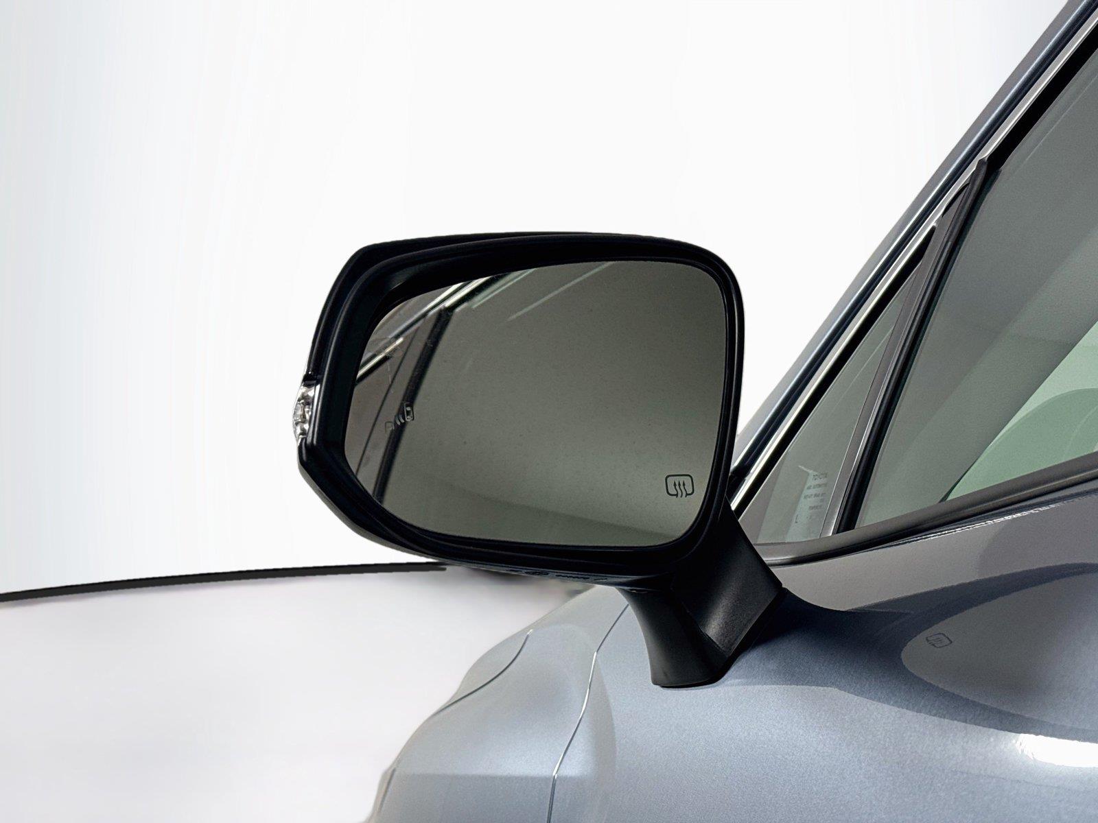 2026 Toyota Corolla Cross XLE photo 4