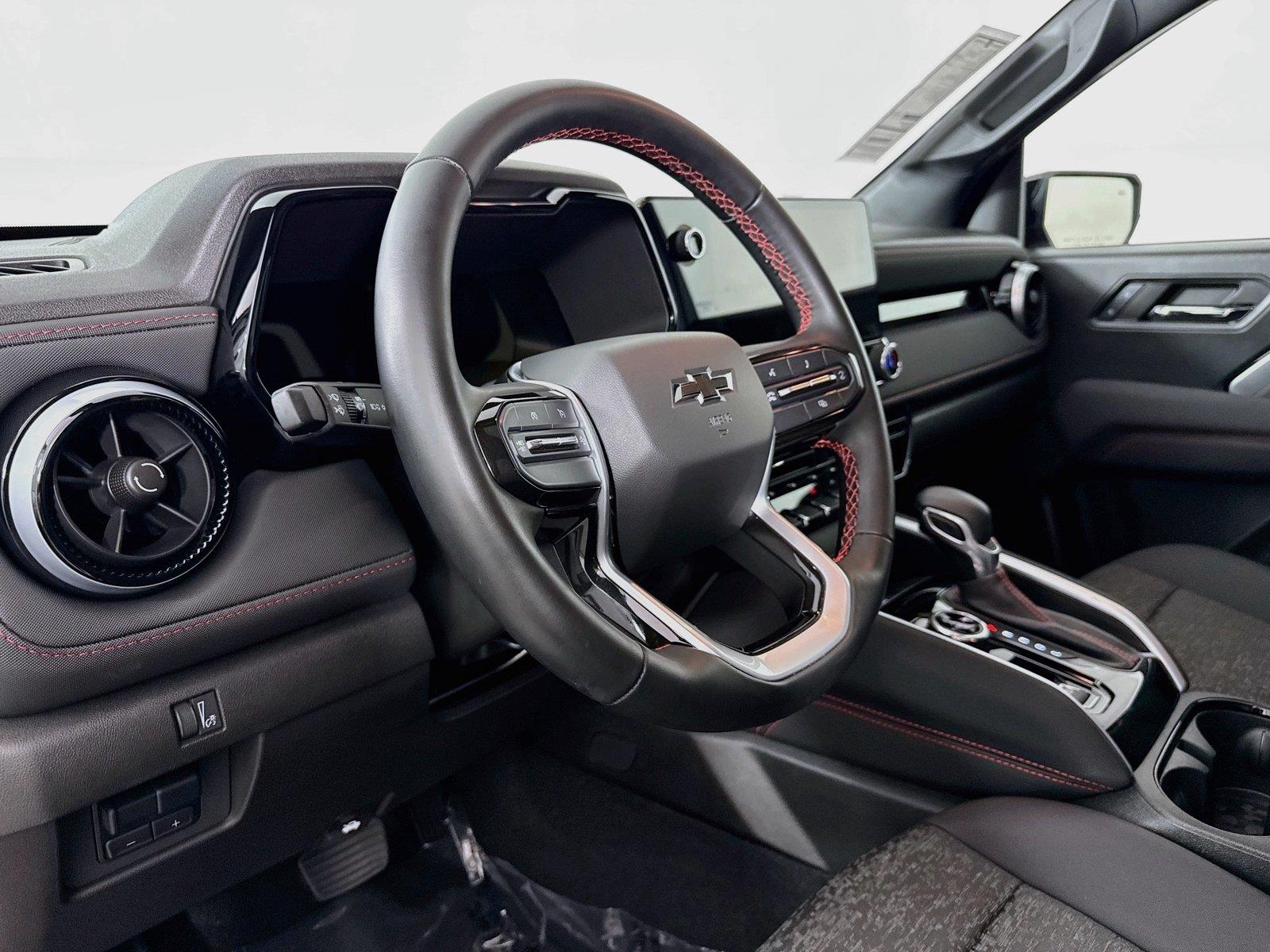 2024 Chevrolet Colorado 4WD Z71 photo 3