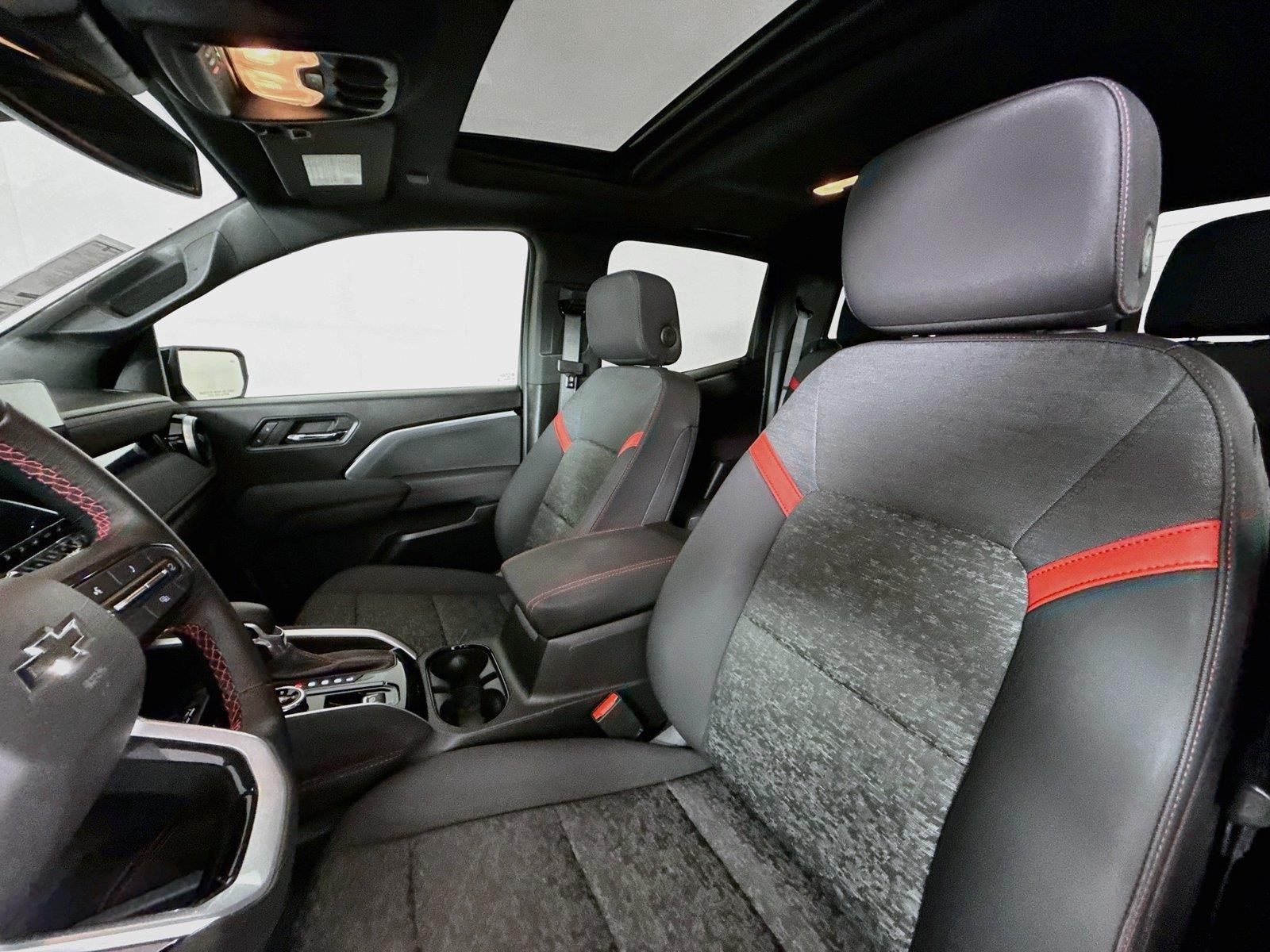 2024 Chevrolet Colorado 4WD Z71 photo 2
