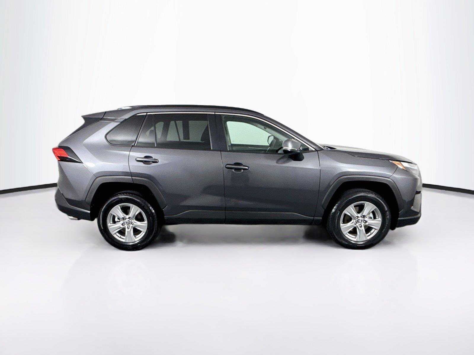 2025 Toyota RAV4 XLE photo 9
