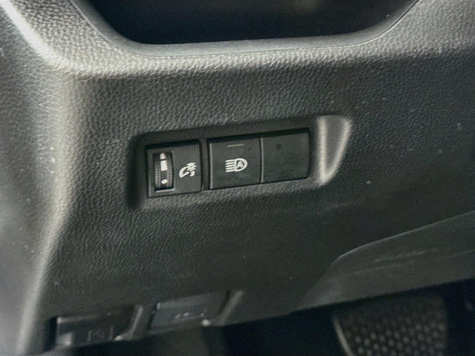 2025 Toyota RAV4 XLE photo 14