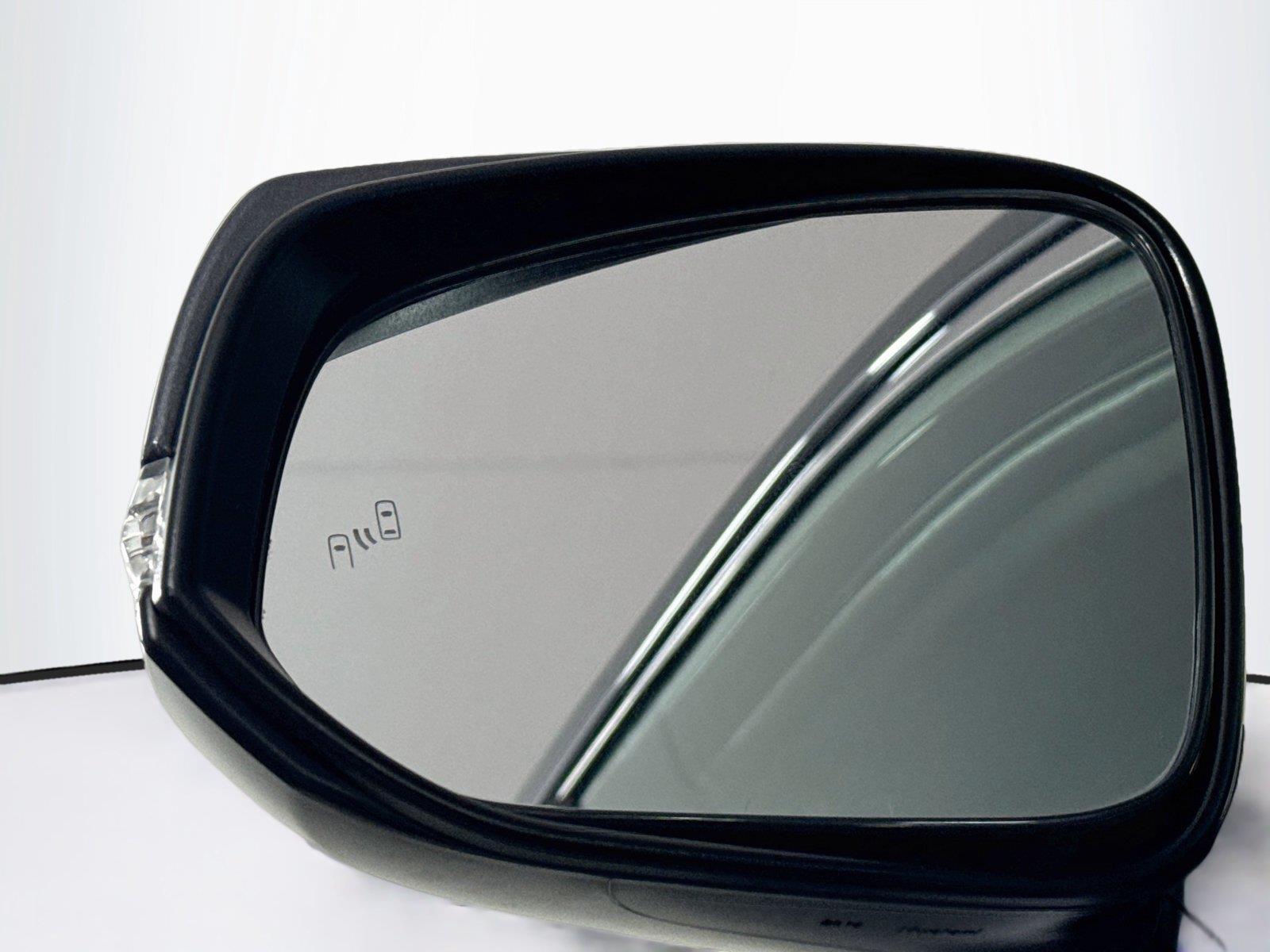 2025 Toyota RAV4 XLE photo 4