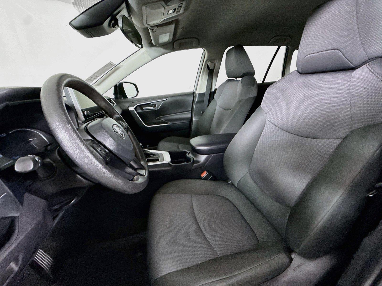 2025 Toyota RAV4 XLE photo 2