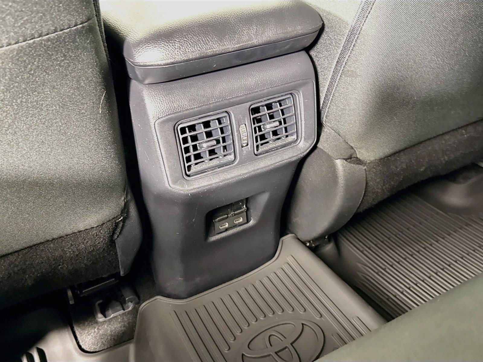 2025 Toyota RAV4 XLE photo 34