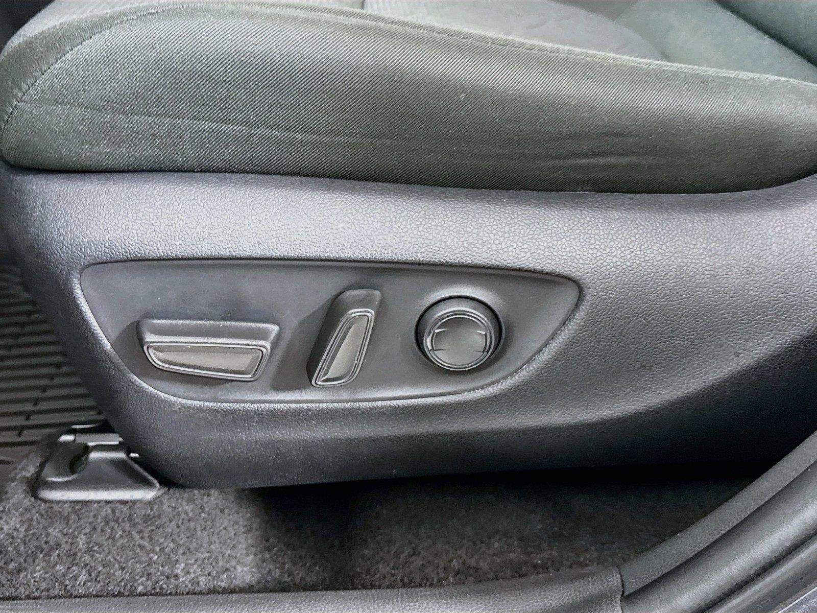 2025 Toyota RAV4 XLE photo 28