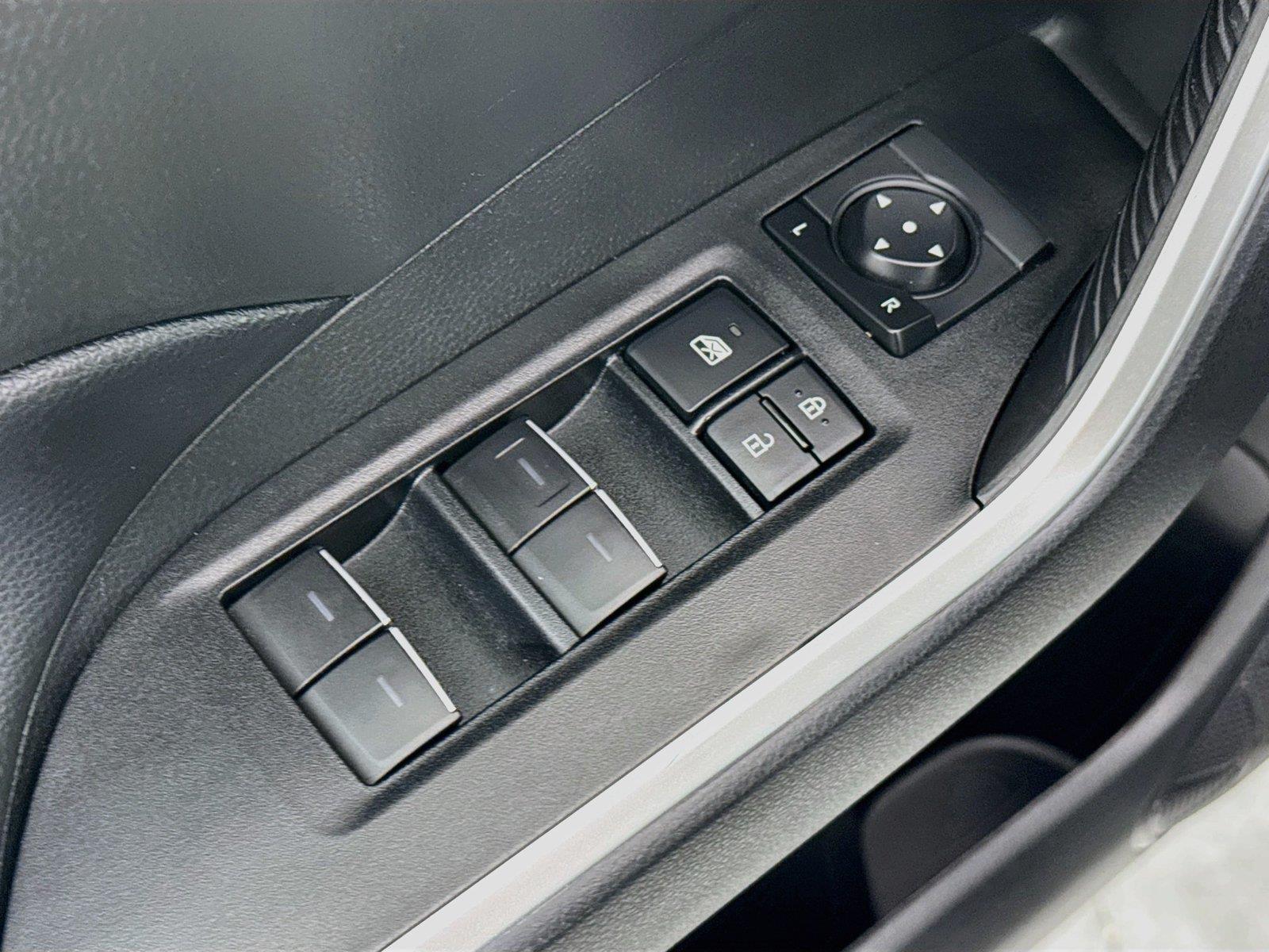 2025 Toyota RAV4 XLE photo 27