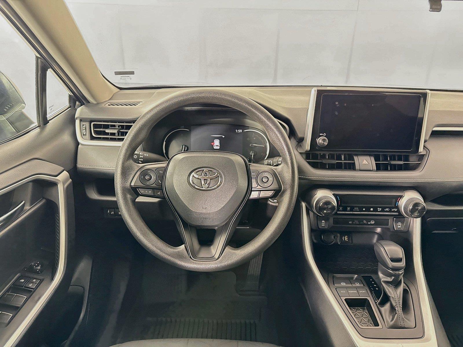 2025 Toyota RAV4 XLE photo 30