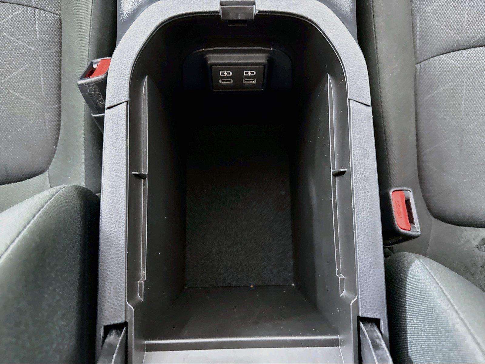 2025 Toyota RAV4 XLE photo 32