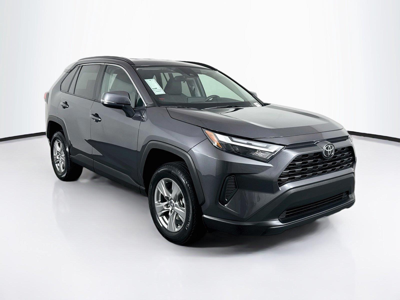 2025 Toyota RAV4 XLE photo 8