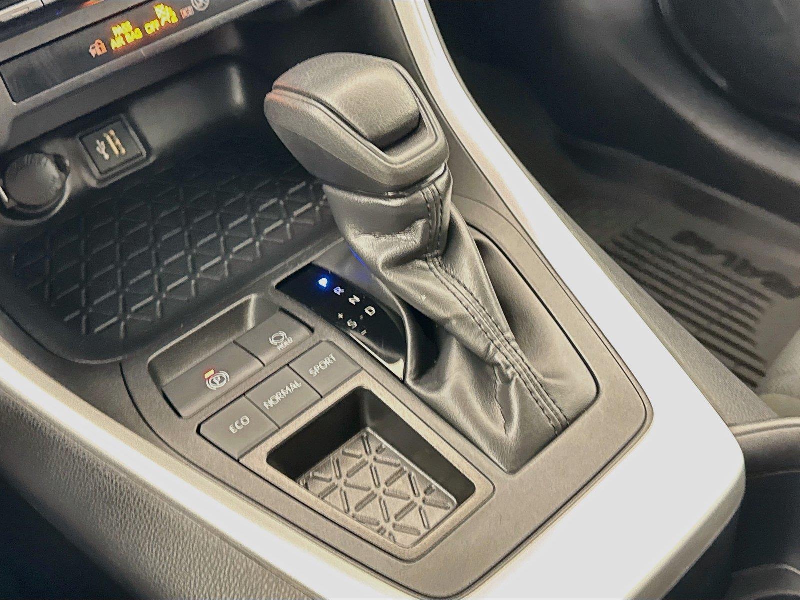 2025 Toyota RAV4 XLE photo 24