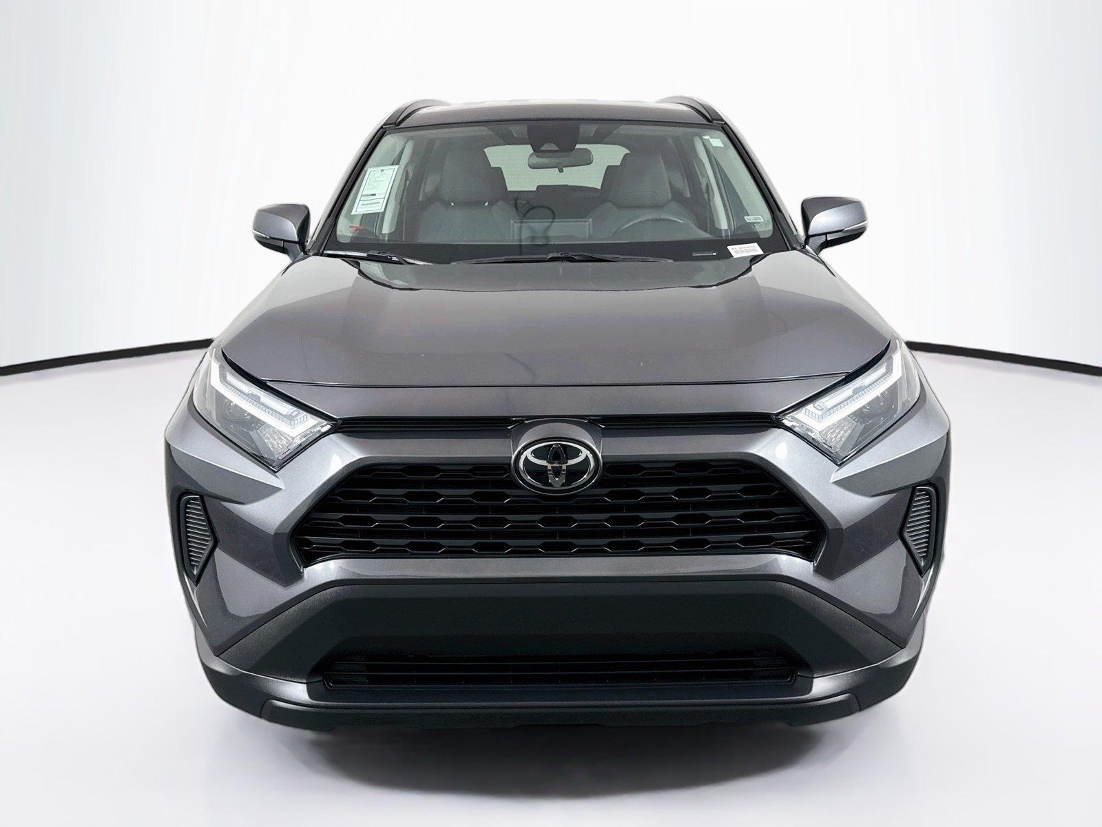 2025 Toyota RAV4 XLE photo 7
