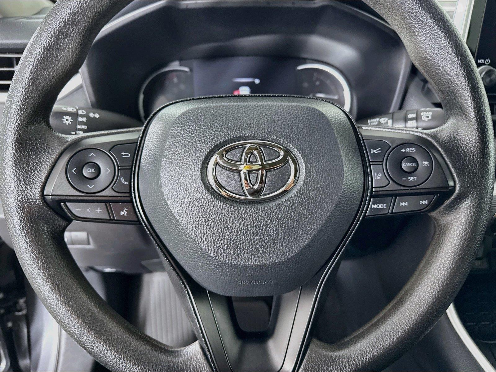 2025 Toyota RAV4 XLE photo 15