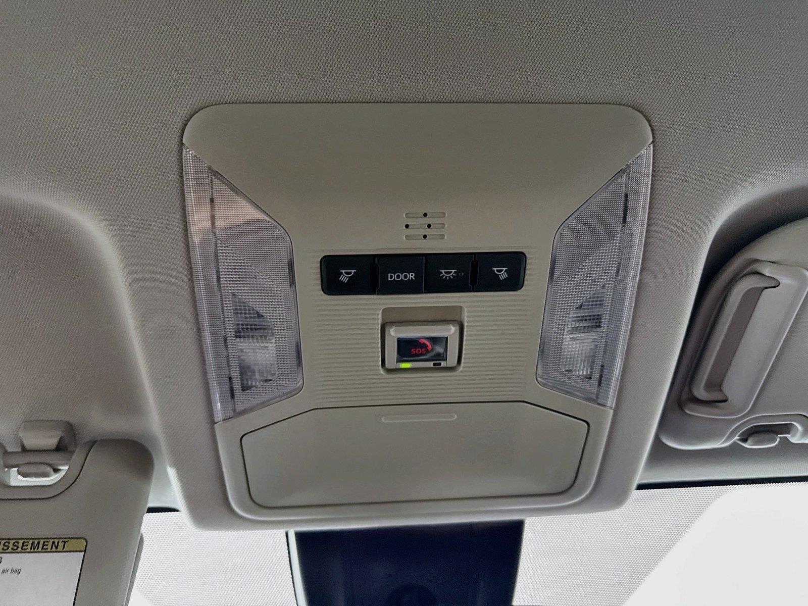 2025 Toyota RAV4 XLE photo 5