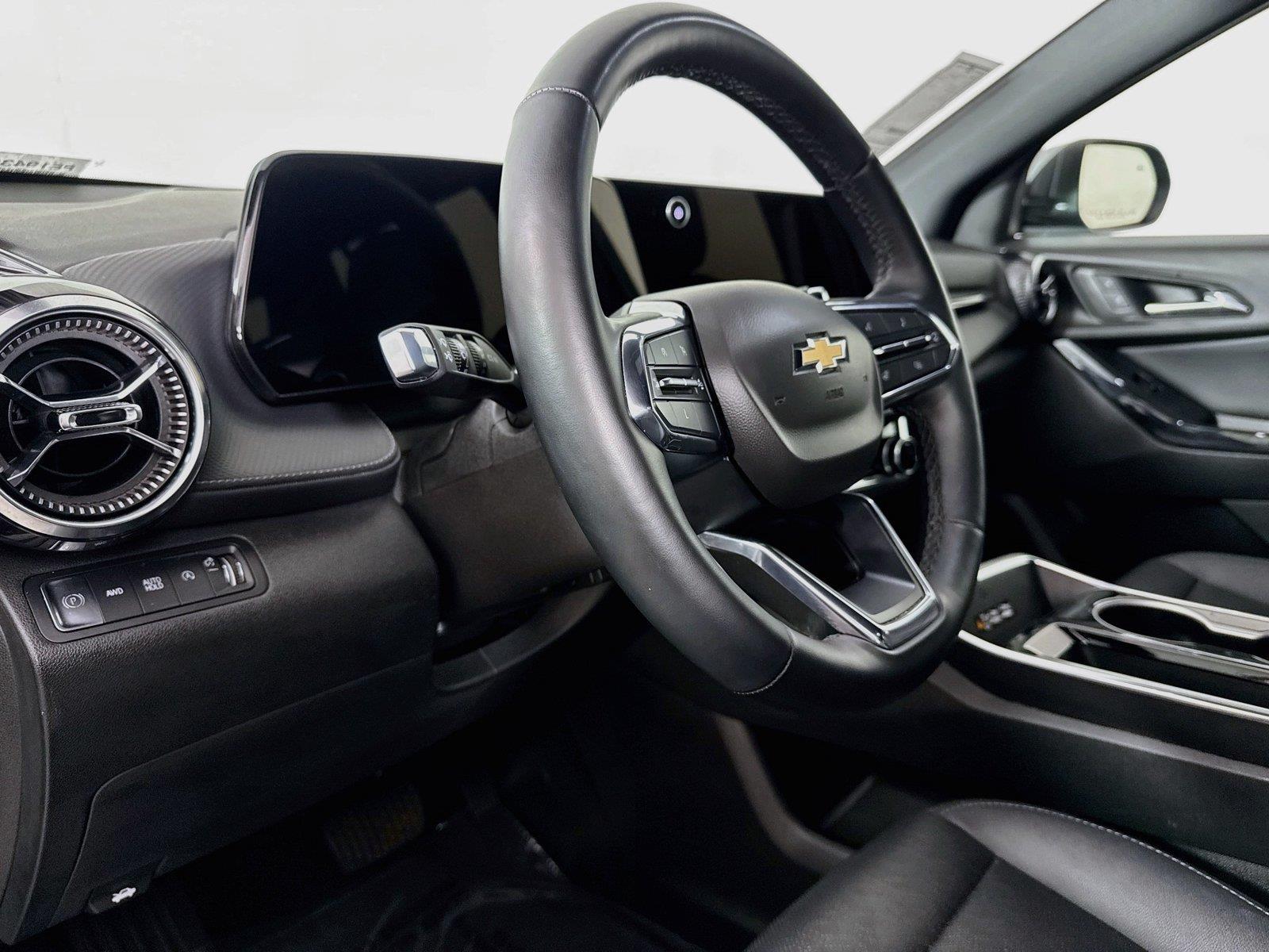 2025 Chevrolet Equinox AWD LT photo 3